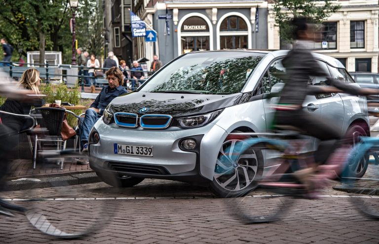 A partir de Julio de 2019, los coches eléctricos tendrán que hacer ruido: ¿Por qué?