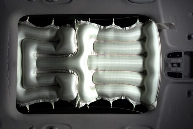 Así es el primer airbag para techos panorámicos patentado por Hyundai