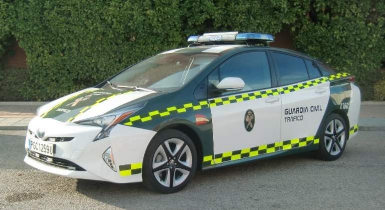 La Guardia Civil de Tráfico el Toyota Prius a su flota: Así es el coche híbrido que han estrenado