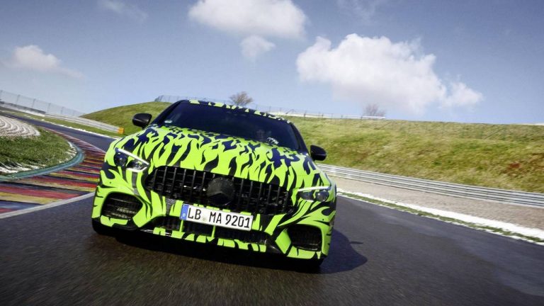 Casi al descubierto: Mercedes AMG GT Coupé, ¡menudo camuflaje!