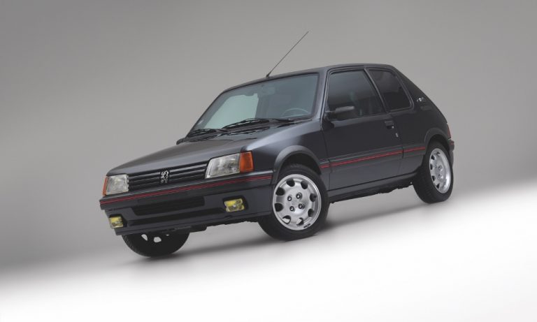 ¿Quieres un Peugeot 205 GTI blindado? Existe y ahora puedes hacerte con uno…