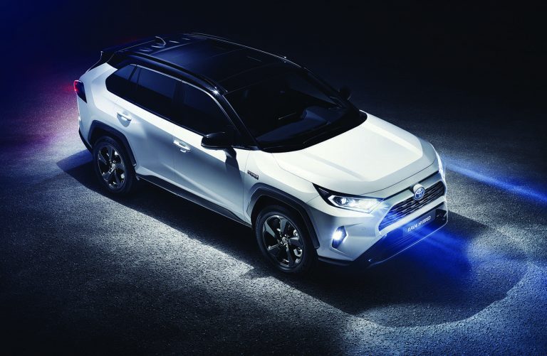 El nuevo Toyota RAV4 rompe con lo establecido: ¿Qué aportará frente al actual?