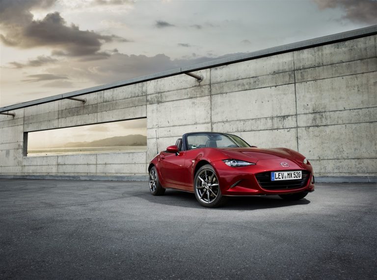 Mazda estaría preparando un lavado de cara para el MX-5 y un 2.0 SkyActiv-G con más de 180 CV
