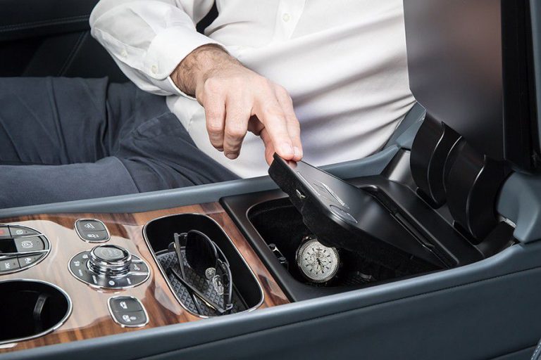 Así es la caja fuerte del Bentley Bentayga protegida por huella