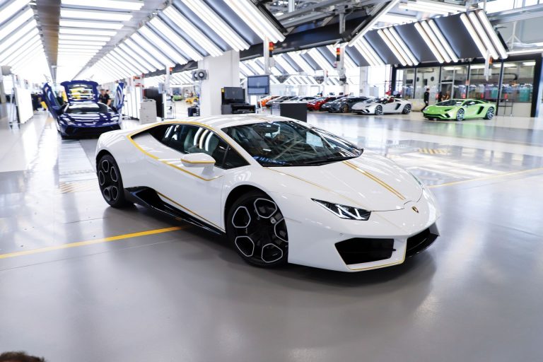El Lamborghini Huracán del Papa sale a subasta: ¿Cuánto pagarán finalmente por él?
