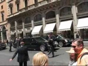 Bush se queda tirado en Italia con su limusina