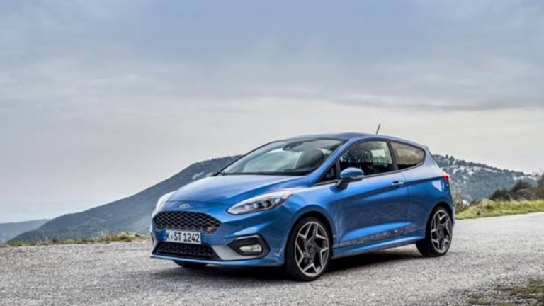 ¿Veremos finalmente el Ford Fiesta RS? Parece que llegaría junto con un Fiesta ST con cambio de doble embrague