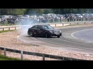 Nuevo récord Guinness de drift a los lomos de un Mercedes: 2.308 metros