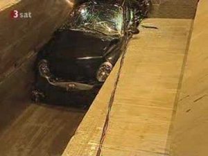 Porsche 911 (997) nuevo convertido en cubo, arte «moderno»