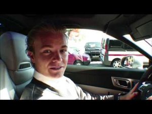 Nico Rosberg nos invita a dar una vuelta en el nuevo SLK 2012