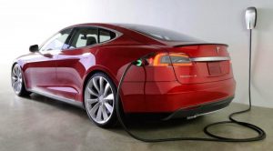 Tesla comienza a liberar el código fuente de algunas tecnologías tras años incumpliendo la licencia