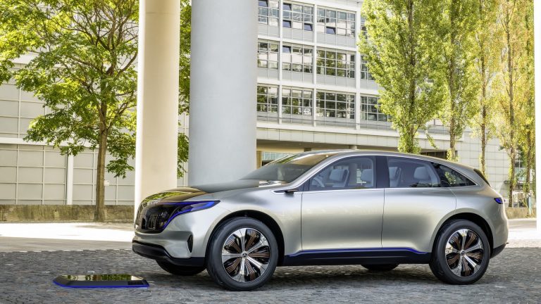 El Mercedes EQ C apunta alto: eléctrico, dinámico, y en el mercado antes de las navidades