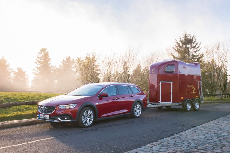 Pintar tu Opel Insignia con un color exclusivo tiene un alto precio: 5.900 euros