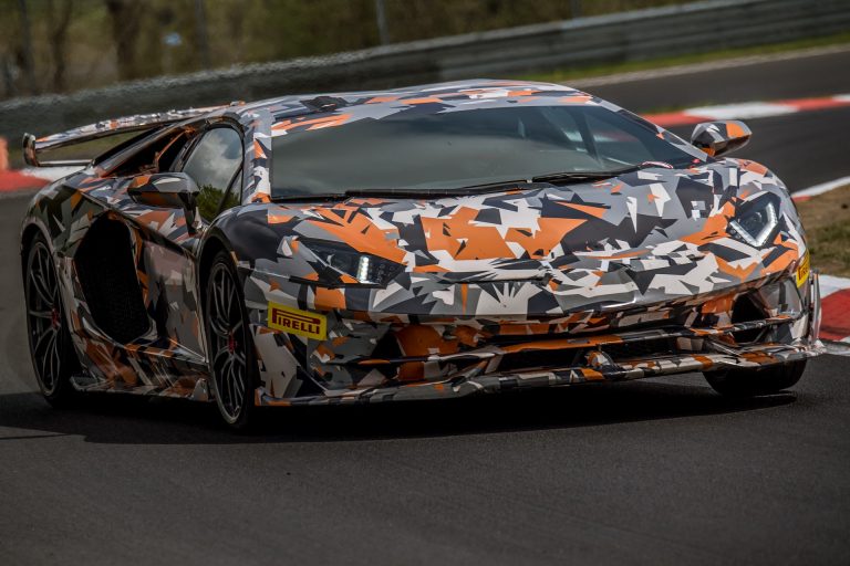 Lamborghini Aventador SVJ se corona con el récord en Nürburgring: El Porsche 911 GT2 RS queda destronado