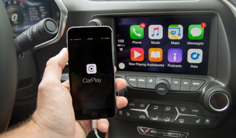 ¿Cuántos puntos quiere la DGT quitar por usar el móvil al volante? Entre cuatro y seis puntos