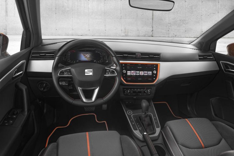El Digital Cockpit llega también a los SEAT Arona e Ibiza
