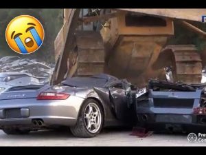 Vídeo: Así destruye el gobierno de Filipinas 68 coches valorados en más de 5 millones de euros