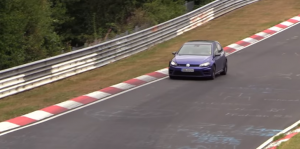 Vídeo: Volkswagen saca a pasear el Golf R400 al ‘Ring