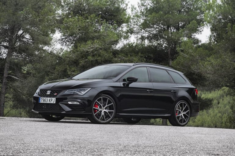 SEAT León ST Cupra Black Carbon: ¿Te gastarías 50.700 euros en él?