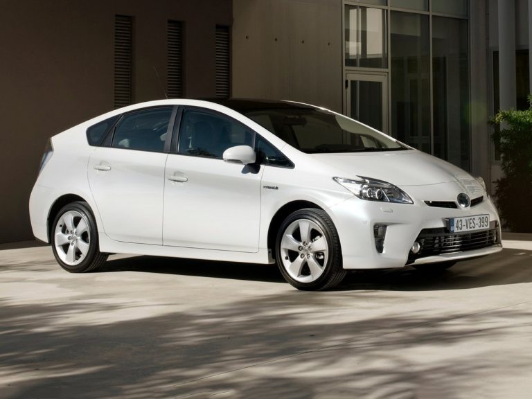 2,4 millones de Toyota Prius y Auris híbridos, a revisión