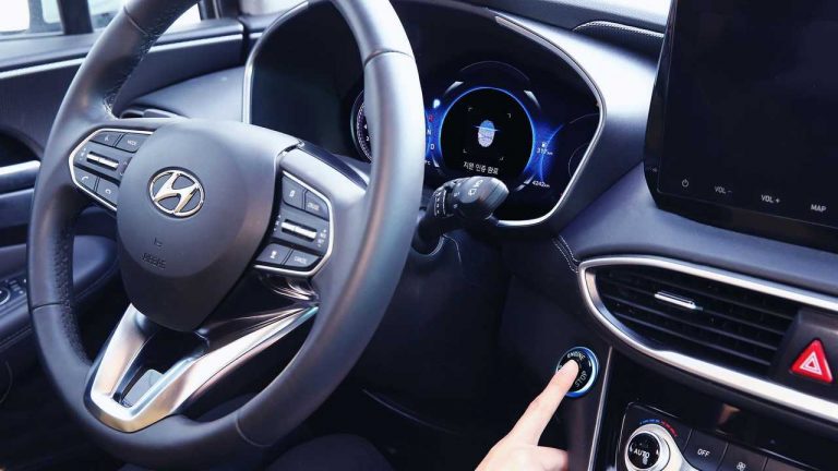 El Hyundai Santa Fe 2019 puede abrirse con huella dactilar, ¿el futuro del automóvil?