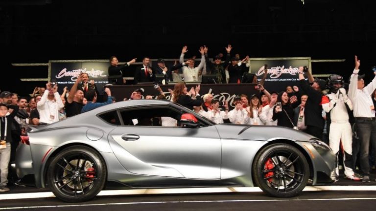 El primer Toyota Supra A90 se ha subastado por 2.1 millones de dólares