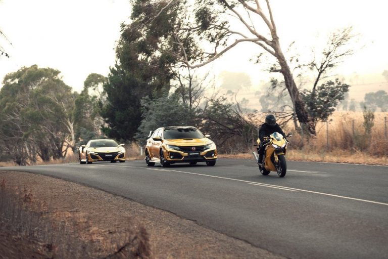 ¿Qué te parecen los Honda NSX y Type R vinilados de dorado por el 50 aniversario de Honda en Australia?