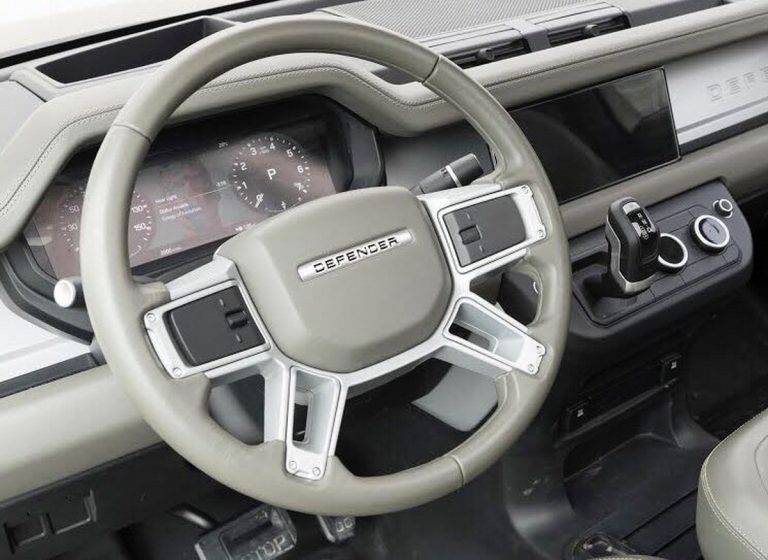Así es el interior del nuevo Land Rover Defender: Un cambio radical