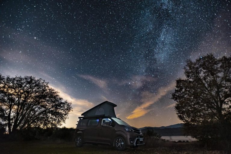 Toyota también se une a la moda camper: Así es el Proace Verso Camper