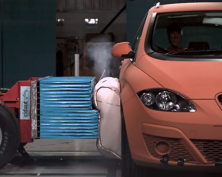 ZF tiene listos unos airbags externos: ¿Cuándo los veremos en la calle?