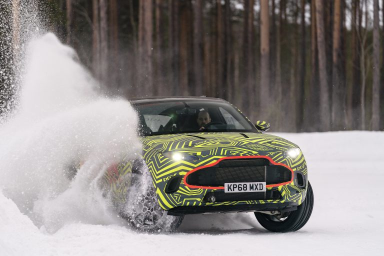 El Aston Martin DBX rueda sobre el hielo: más detalles