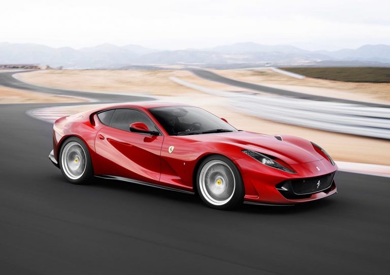 Ferrari llama a 2.732 unidades por riesgo de incendio y por puertas defectuosas