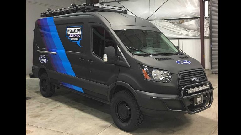 La Ford Transit que acompañan a Ken Block son así de espectaculares: 310 CV, tracción 4×4 y doble turbo