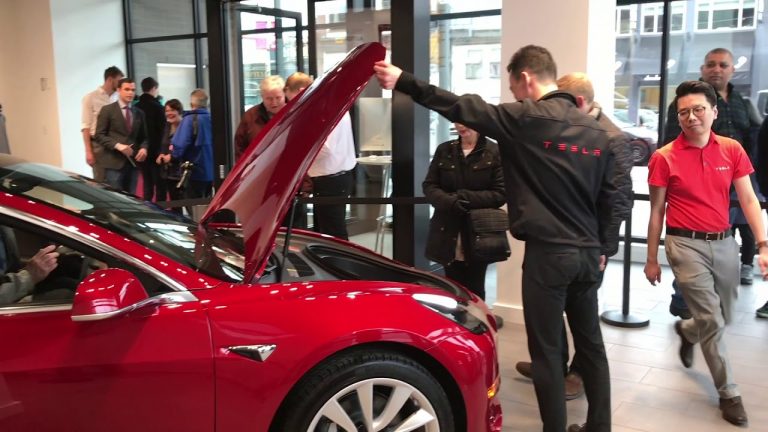 Tesla cerrará sus concesionarios y sólo venderá por internet: ¿Objetivo? contener el precio de sus vehículos