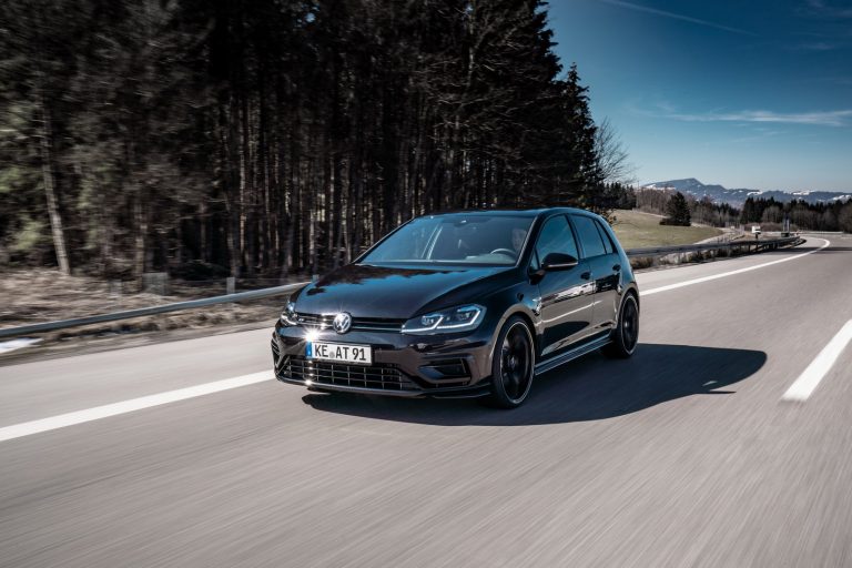 El Volkswagen Golf R de ABT llega hasta los 350 CV y 440 Nm de par