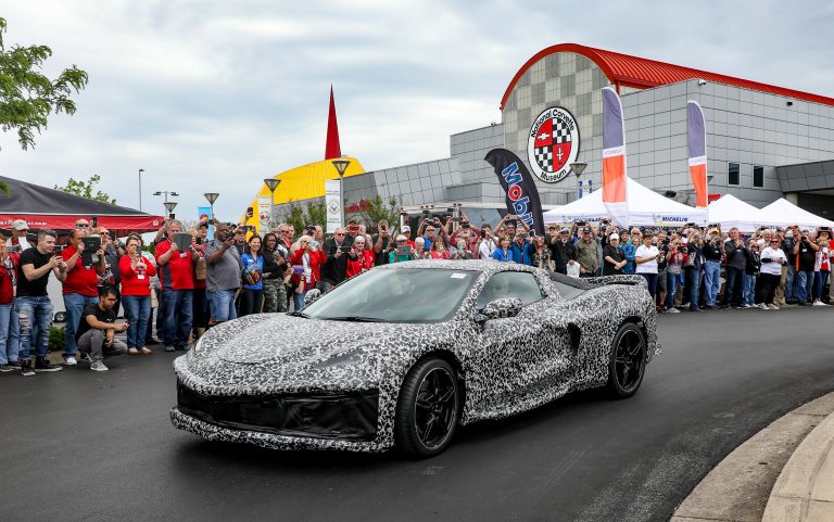 ¡Sorpresa! El Corvette C8 hace una aparición pública poco antes del debut