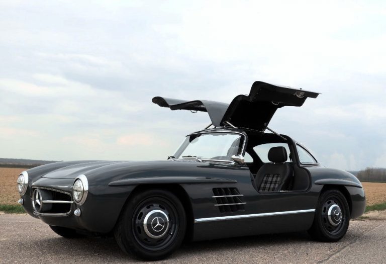 Este Mercedes-Benz 300SL «Alas de gaviota» es en realidad un Mercedes SLK… y está a la venta