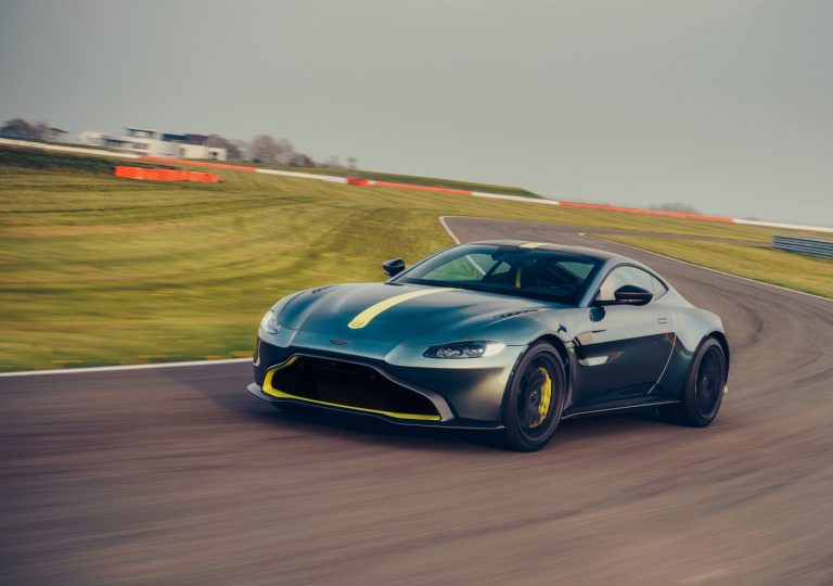 Aston Martin Vantage AMR: rápido, potente y con cambio manual, una oda al pasado