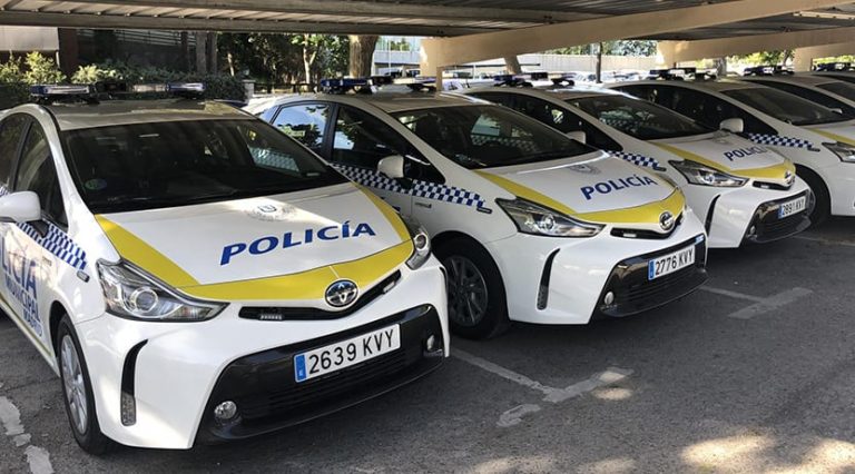 La policía de Madrid se vuelve híbrida: 23 Mitsubishi Outlander PHEV y 50 Toyota Prius+ se suman a la flota