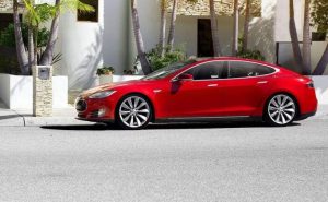 Tesla avisa de una escasez de minerales para fabricar baterías de coches eléctricos: ¿Cómo se presenta el futuro?