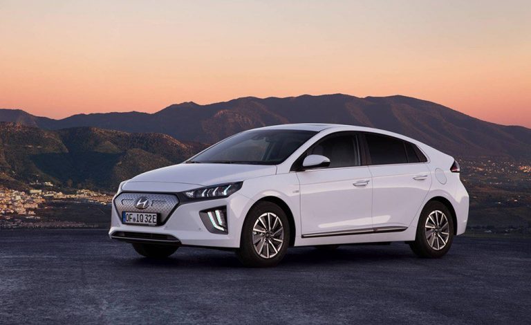 El Hyundai IONIQ Electric aumenta su autonomía hasta los 294 km y gana equipamiento