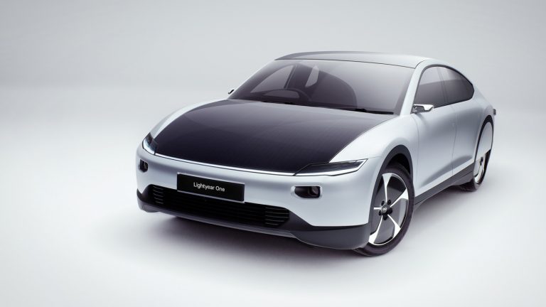 El Lightyear One es el coche solar con 725 km de autonomía por 149.000 euros