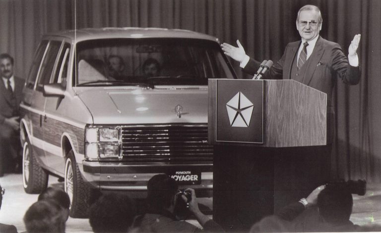 Nos deja Lee Iacocca: El cerebro detrás del Ford Mustang