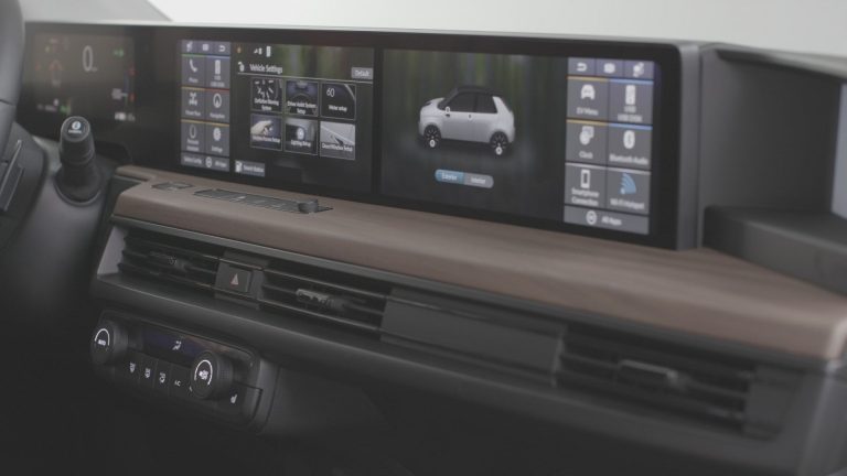 Así es el interior del Honda e: Asistente virtual, acceso con llave digital y un total de cinco pantallas