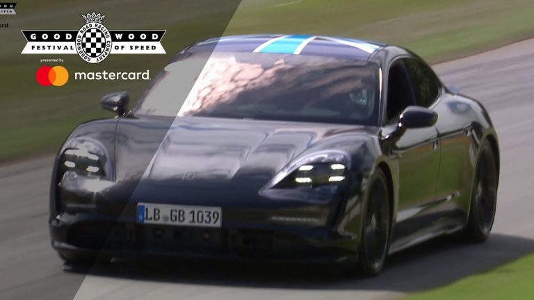 Vídeo: el Porsche Taycan debuta en Goodwood… y hay sorpresa