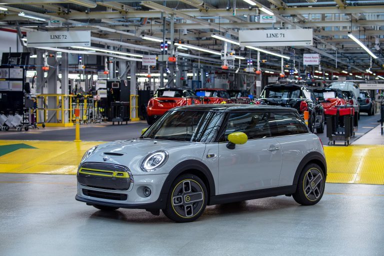 BMW nos explica por qué el MINI Cooper SE eléctrico no tiene más autonomía