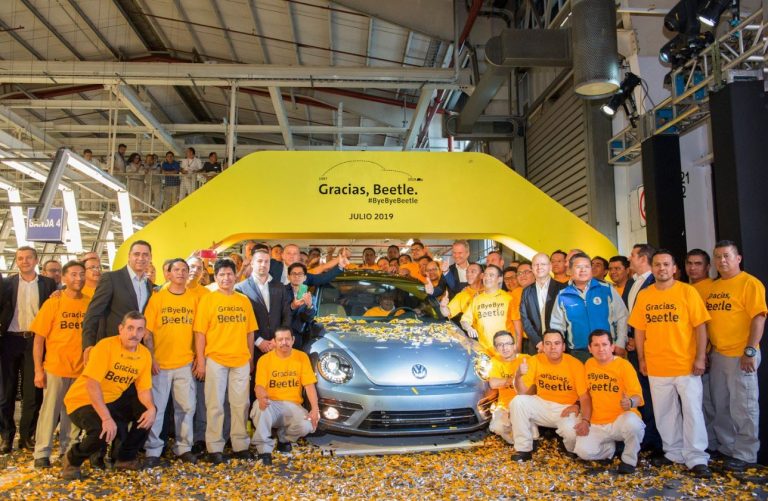 El último Volkswagen Beetle sale de la fábrica de México: ¿Qué pasará ahora?