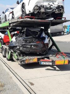 Llora de dolor: Estos Toyota Supra 2020 sufrieron un accidente de camino a Europa
