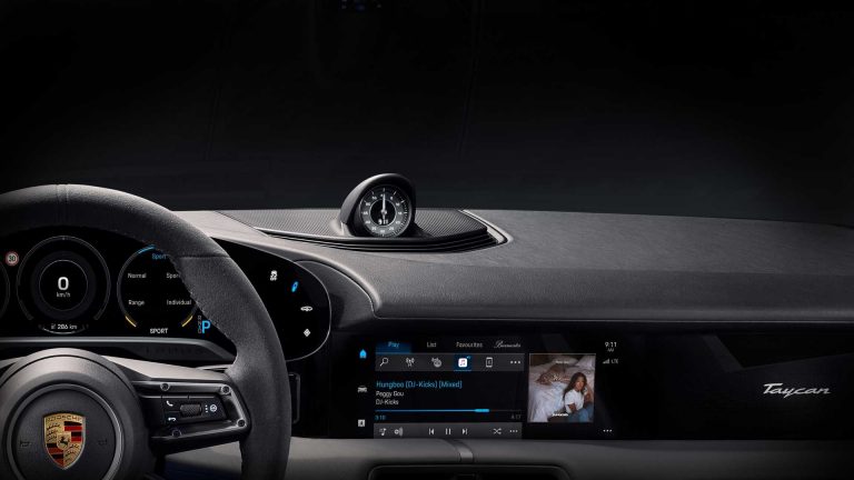 Porsche publica la primera imagen del salpicadero del Taycan 2020