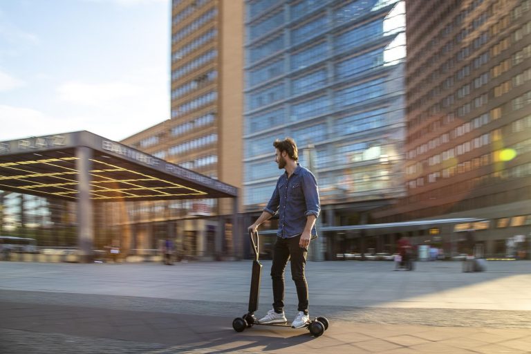 Audi e-tron scooter concept: El fabricante alemán también tendrá su patinete eléctrico… por 2.000 euros